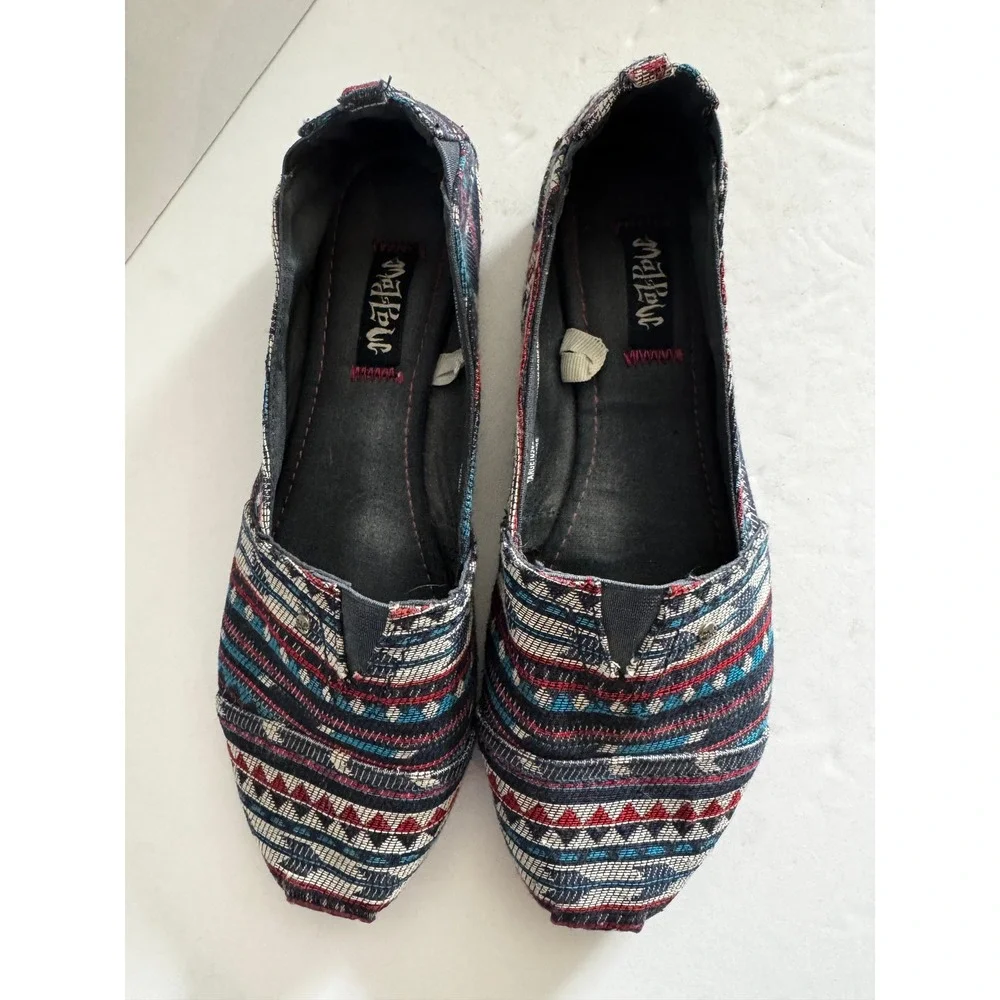 Women 9 Multi-Color Southwestern Woven Canvas Slip On Flats Mad Love Lennie
